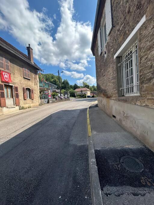 Au Bord De La Furieuse, Proche De La Grande Saline Et Des Thermes De Salins-Les-Bains Zewnętrze zdjęcie